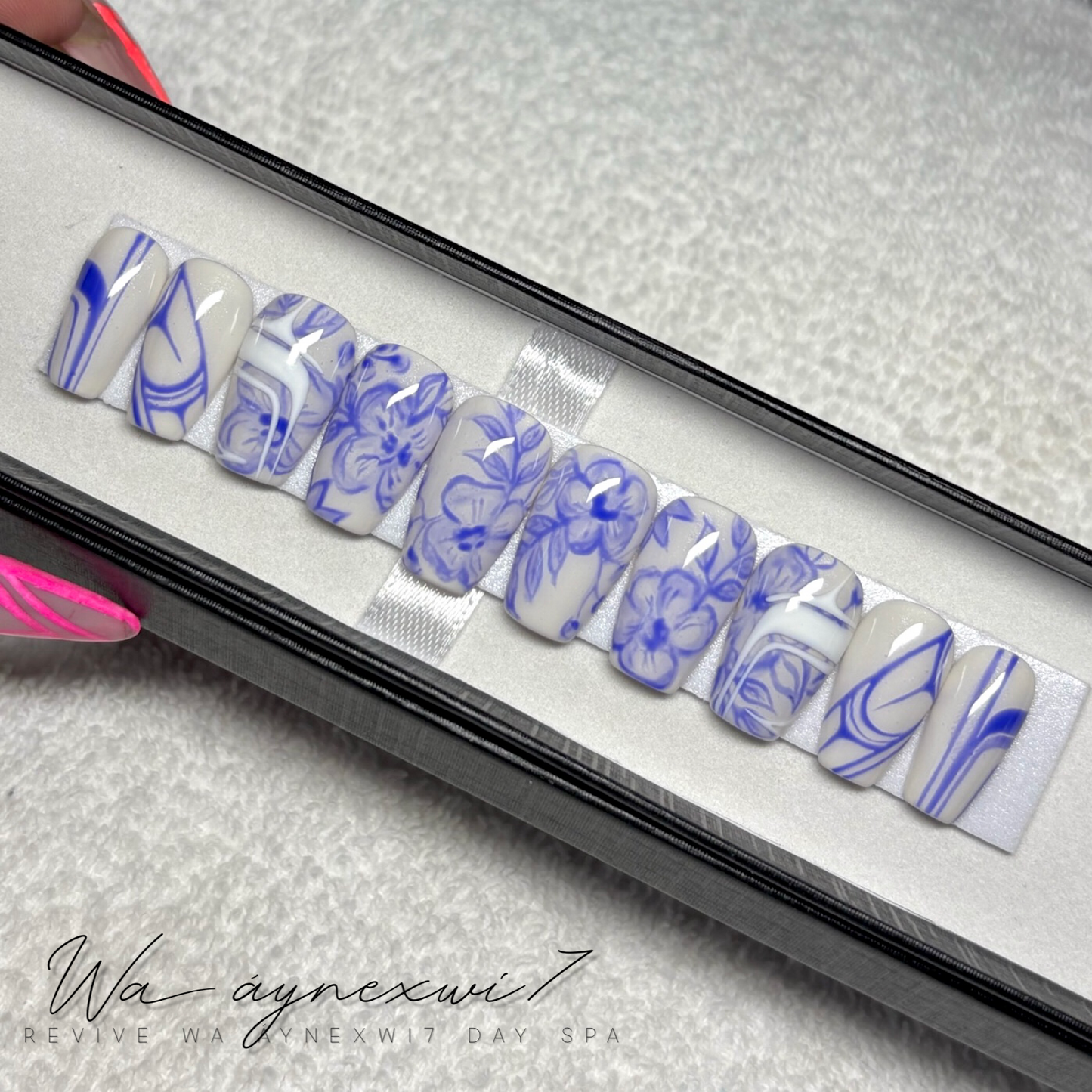 Blue Chinoiserie Florals Perfect Fit Press On Nails