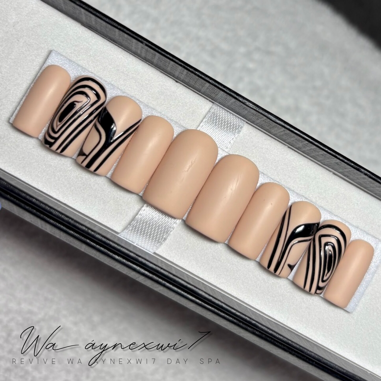 Detailed Custom Perfect Fit Press On Nails