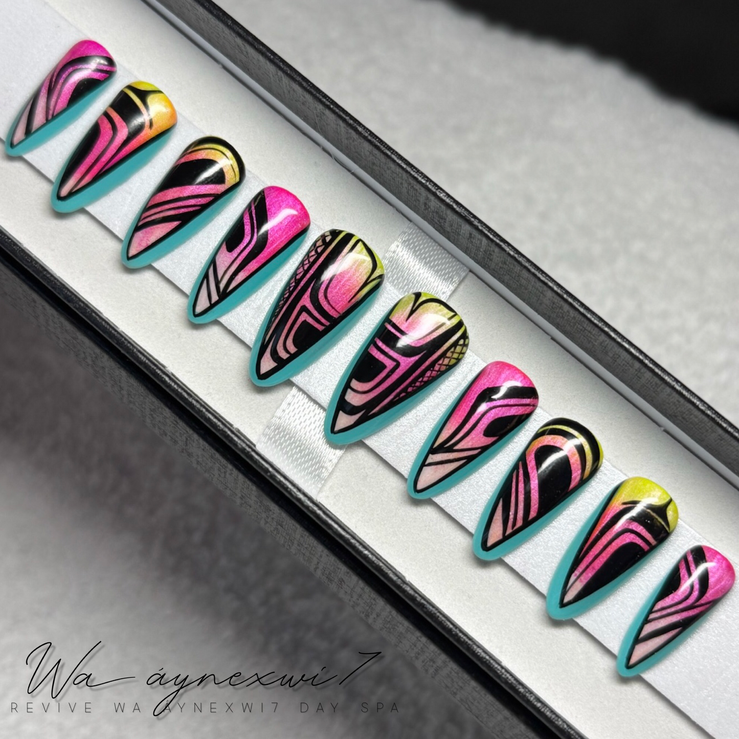 Detailed Custom Press On Nails