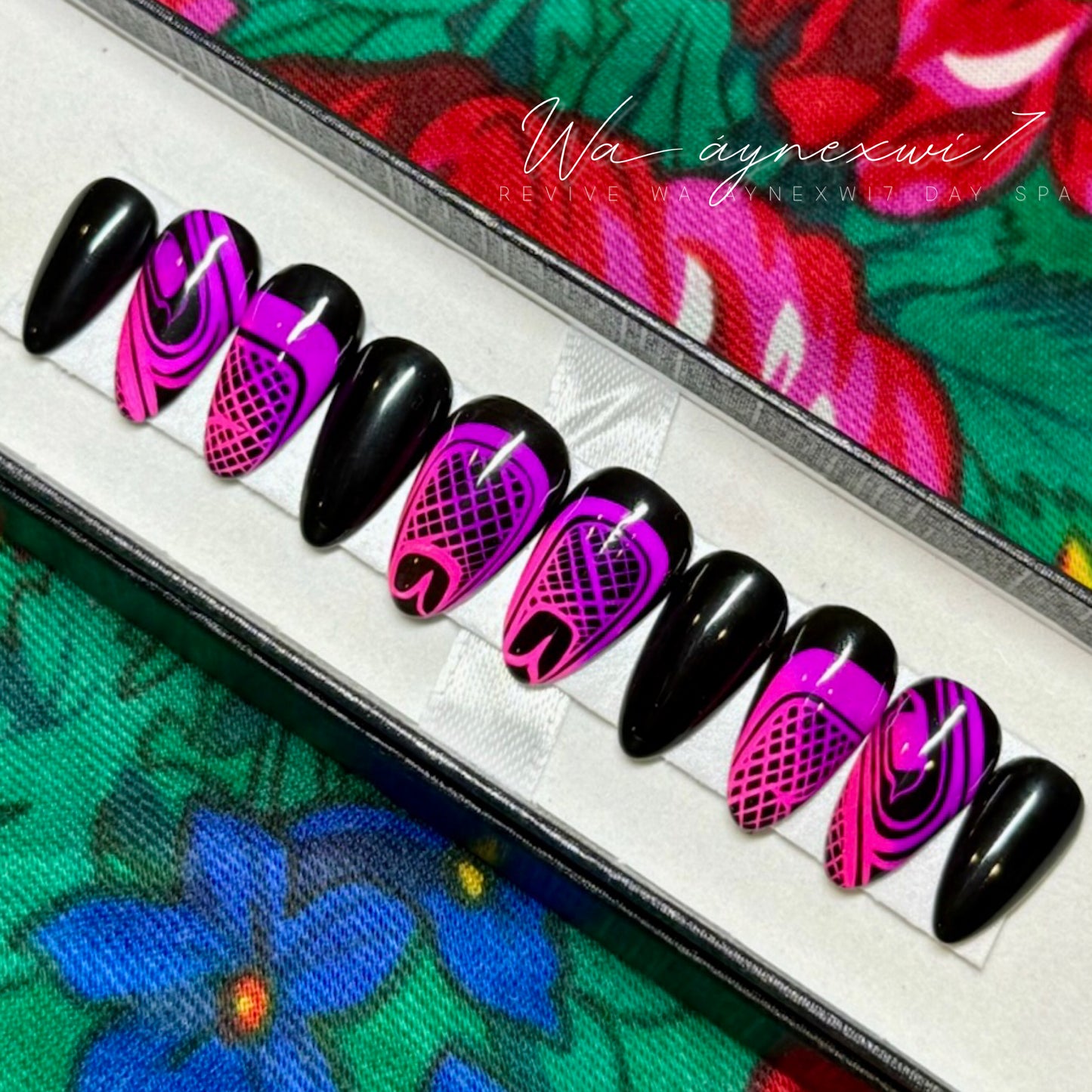 Detailed Custom Press On Nails