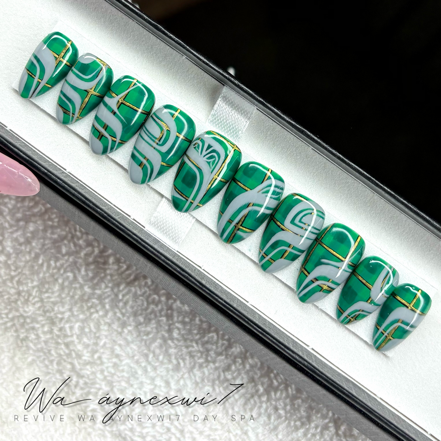 Detailed Custom Perfect Fit Press On Nails